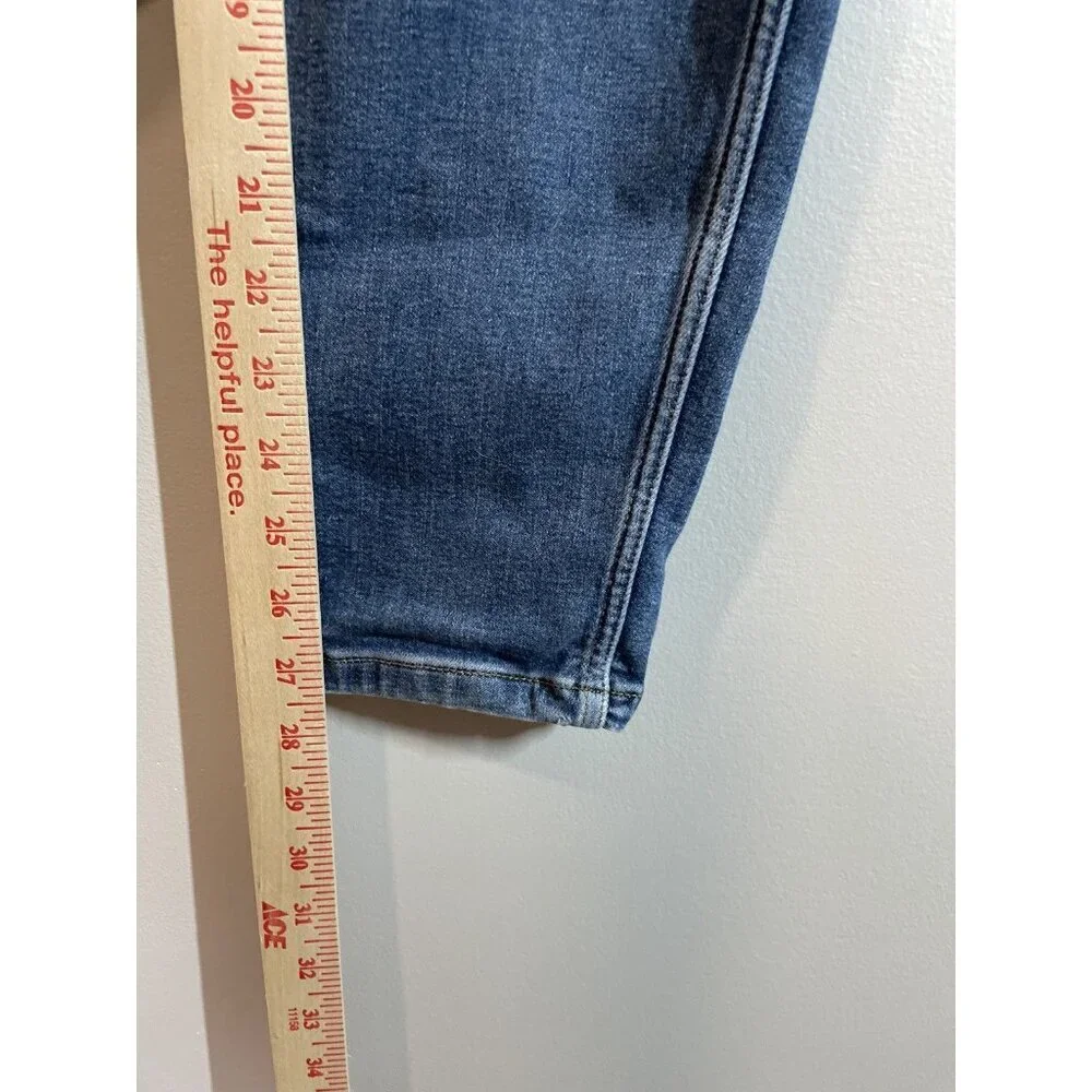 Everlane brand style